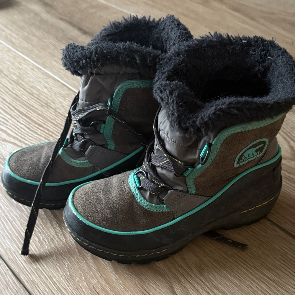 Sorel Kids Boots in Black and Green